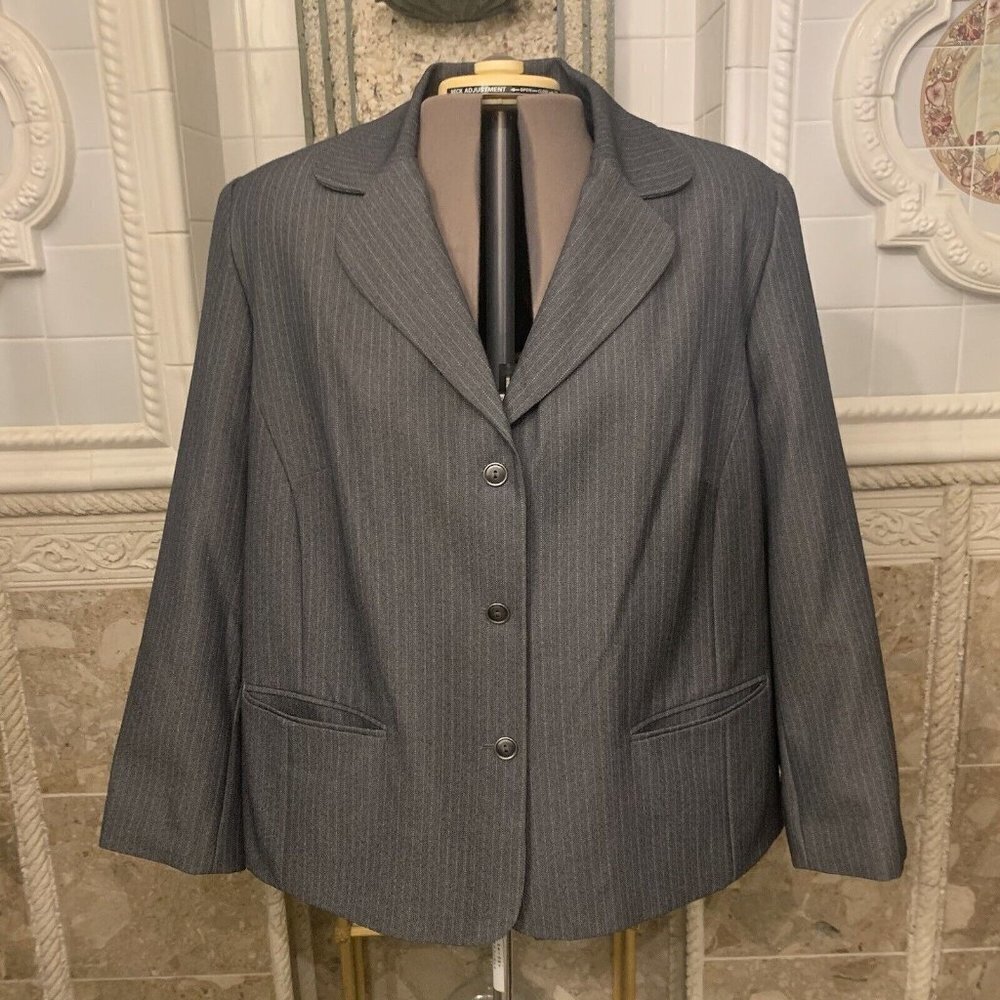 Alfred Dunner. Size 20W. Professional Pinstripe Lined Long Sleeve Jacket. DB.